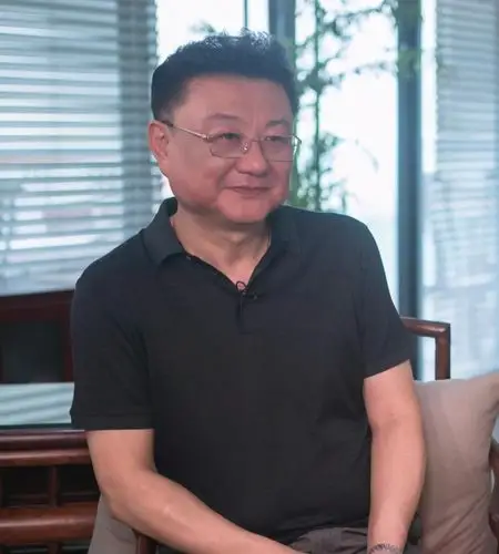 王宁从央视国脸到人生赢家,"装"了32年,退休后"现原形"_腾讯新闻