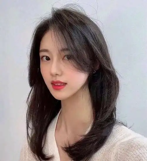 脸大,脸圆的女生,一定要试试这5款发型,气质显脸小