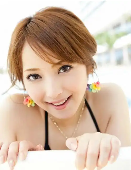 日本三点少女海滩写真