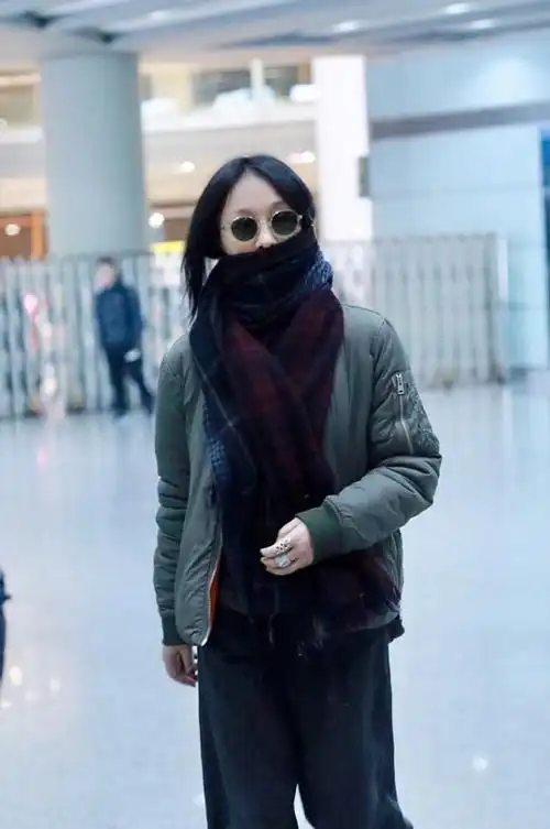 周迅棉服穿搭解析