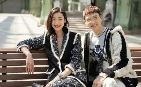 霸道总裁陈伟霆,遇见大表姐刘雯画风突变,秒变地主家"傻儿子"_哥哥