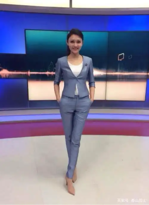 诗词大会龙洋绝非泛泛之辈,从两字的读音就能看出,她不比董卿差