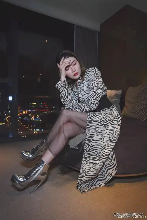 67庄心妍个人资料(歌红人不红的庄心妍穿上丝袜,也可以这么好看,你