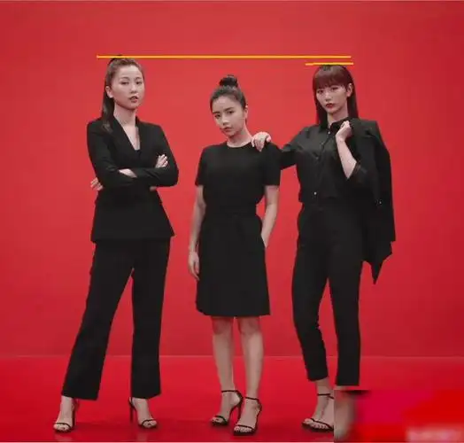 同样是身高168穿上同款西装长裤后虞书欣孔雪儿身高差却很明显