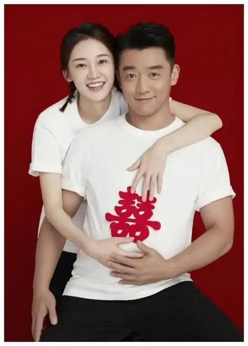 郑恺和苗苗"奉子成婚",更年轻的前女友程晓玥,输在没有先怀孕