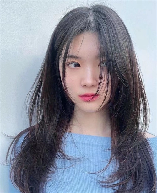 简约层次中长发 直率飘逸不挑人_直发发型 - 美发站