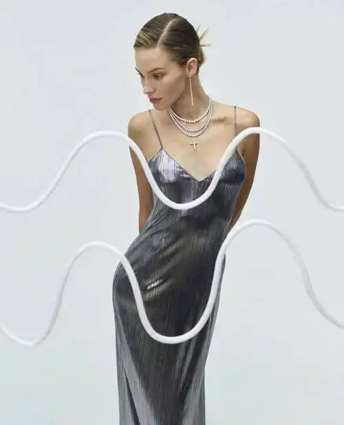 俄罗斯模特兼女演员萨沙·露丝(sasha luss)拍摄的时