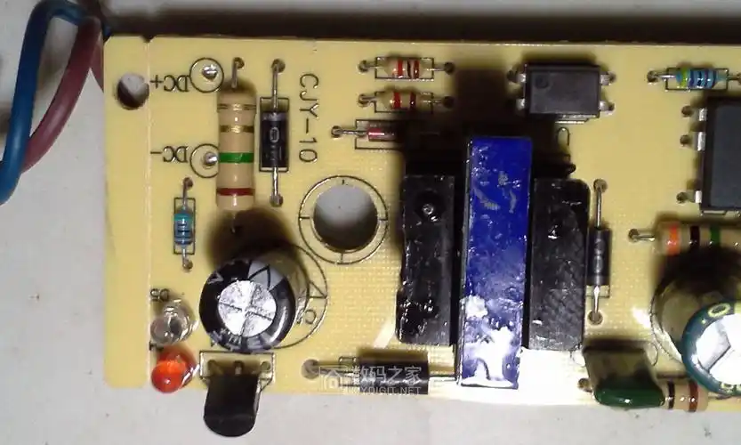 拆个"康瑞普尔"喷雾器充电器,型号:12v 8-12ah - 拆机乐园 数码之家