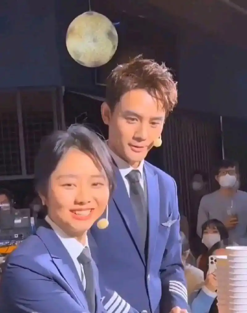 我真的觉得谭松韵和王凯很般配,俊男美女的组合让人眼前一亮,希望有