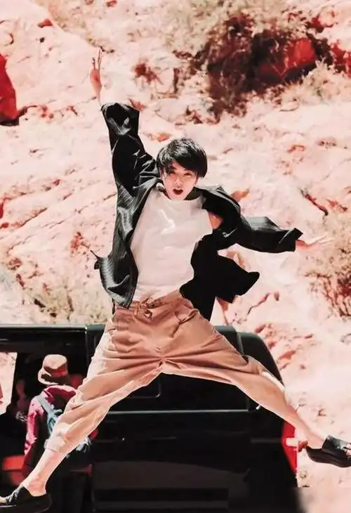 看完华晨宇这些照片好想和他一起去旅行