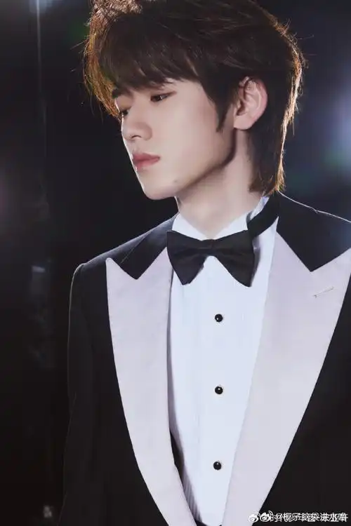 宋亚轩名利场上的小王子##宋亚轩小王子西装造型