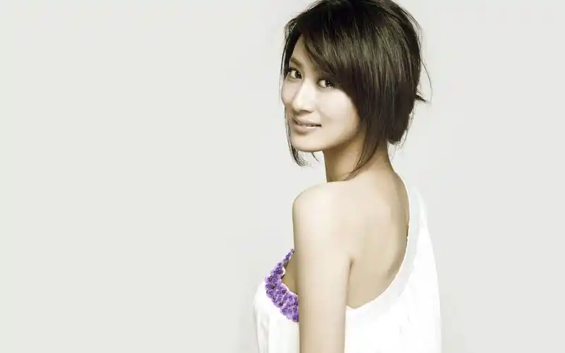 苦情女王郭珍霓简约时尚温馨甜美写真桌面壁纸(一)