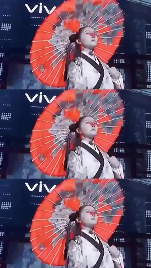 关晓彤撑伞,我又get到了这个颜,是真的扮相不错