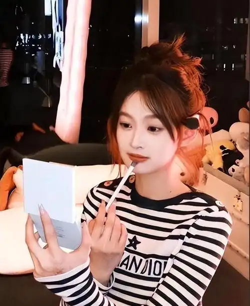 王思聪对待自己的第二任女朋友王颖也是特别用心的.