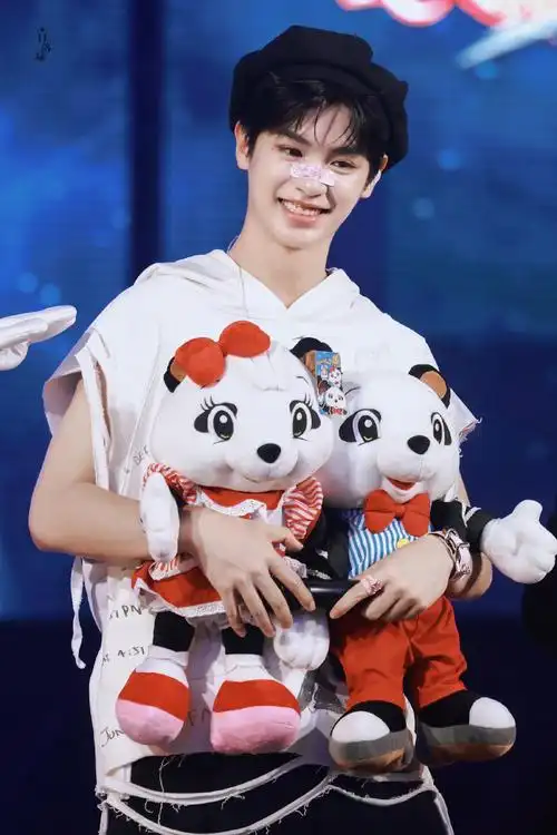 黄明昊罗蒙环球乐园