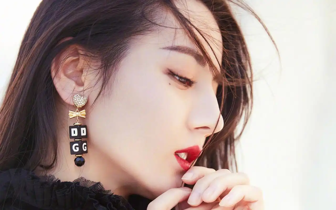 超级美女迪丽热巴壁纸_清新迷人的明星热巴