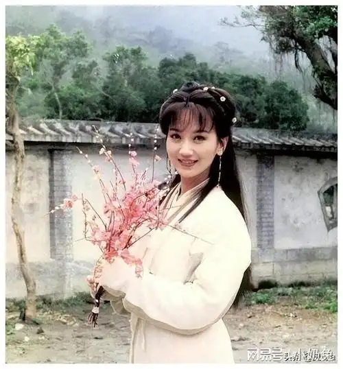 赵雅芝去慰问老人老奶奶闺女你多大了赵雅芝老姐姐我65了