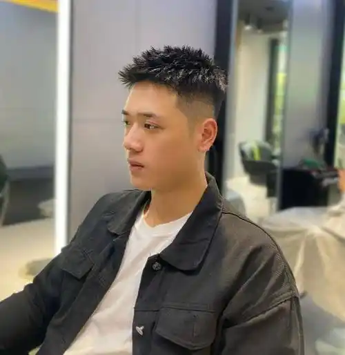 "两边短"的发型很适合男生,这3种风格都是清爽干净的,谁剪谁就帅_头发