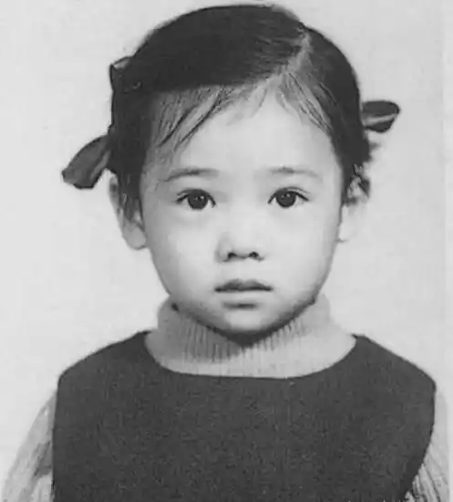 出道10年53部电影,王晶永远的第一女主,53岁邱淑贞还是那么美