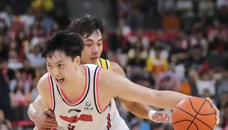 原创局势白热化广东男篮锁定前4悬念只剩下2个3队争夺2个名额