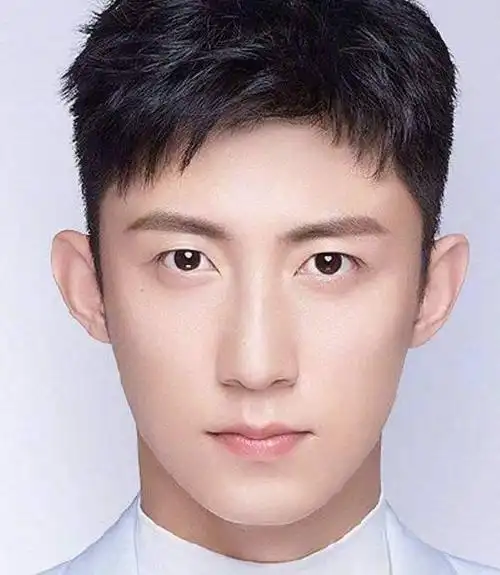 都说证件照最考验颜值忍了王嘉尔忍了黄景瑜看到杨洋想嫁