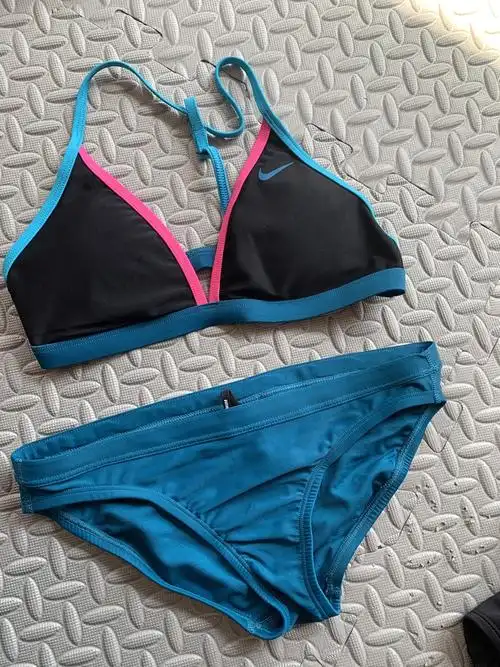 比基尼三点式分体比基尼分体泳衣度假海滩带胸垫女子游泳抗氯纱出口