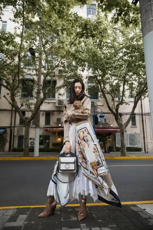 香奈儿包包明星街拍无论男女背都好看的包款到底有哪些呢