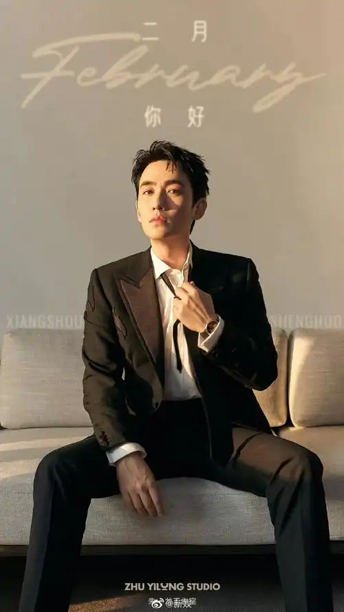 扯领带动作也太禁欲了吧!@朱一龙#新娱