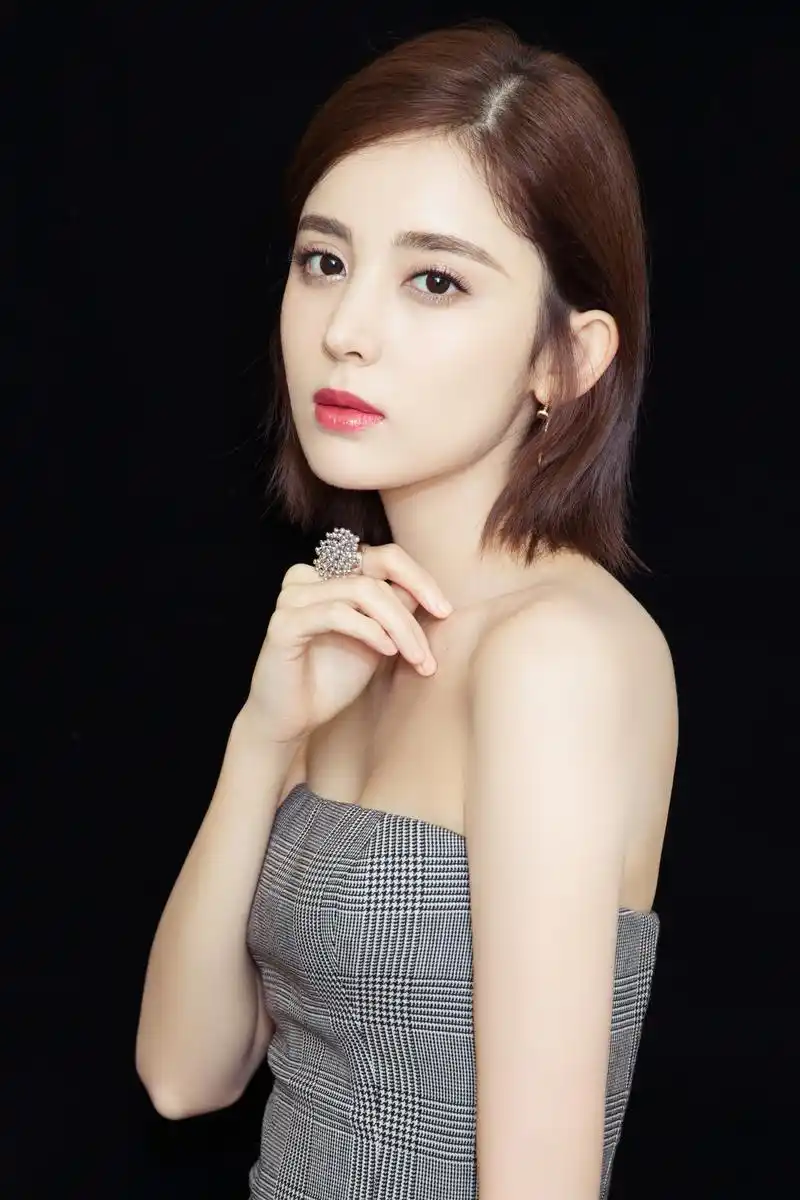 古力娜扎美图,一双白藕般玉臂,知性优雅,纯情美艳