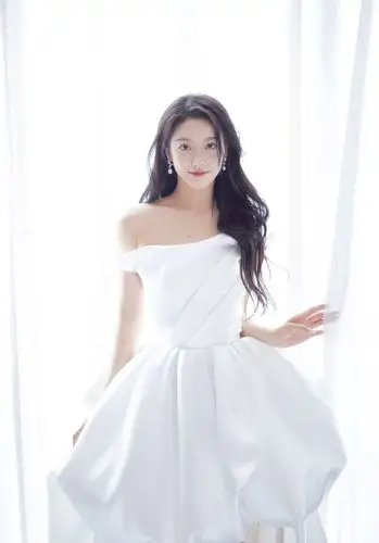 姜贞羽久违回归舞台一支红衣水袖舞惊艳众人