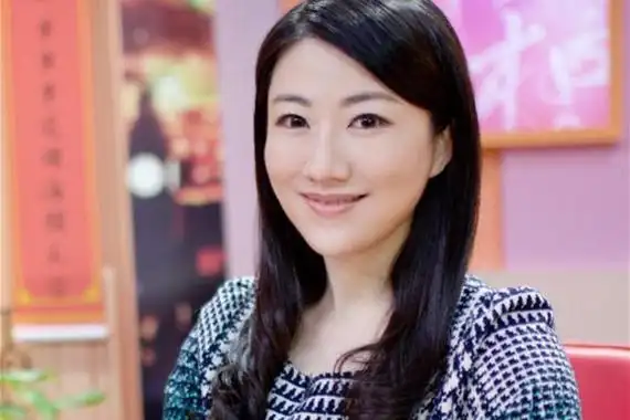 杨蕾是一个感情丰富的女主持人,所以她很容易就把自己的情绪表露了