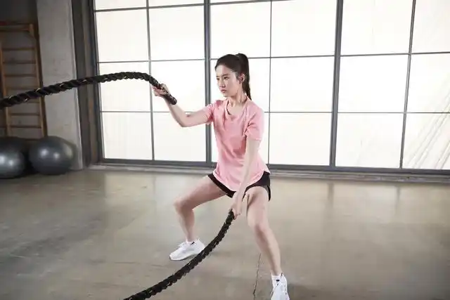 刘亦菲新时尚大片颜值终于重回巅峰,健身动作不输专业简直帅翻了