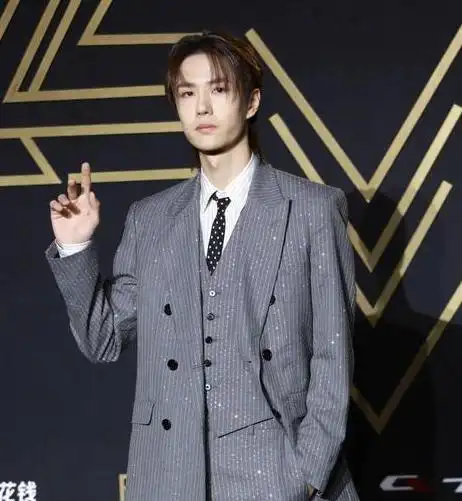 星光大赏见证什么叫做顶流前辈,肖战王一博小生只能鼓掌