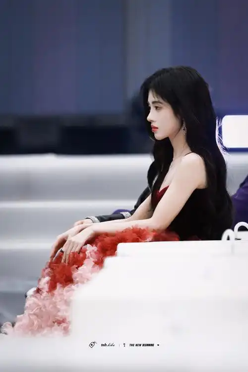 鞠婧祎红毯##qq音乐巅峰盛典