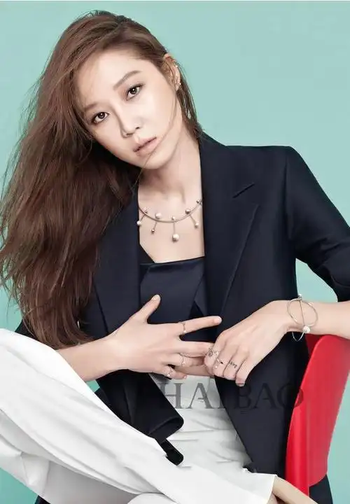 孔孝真的小眼睛可比你有神!