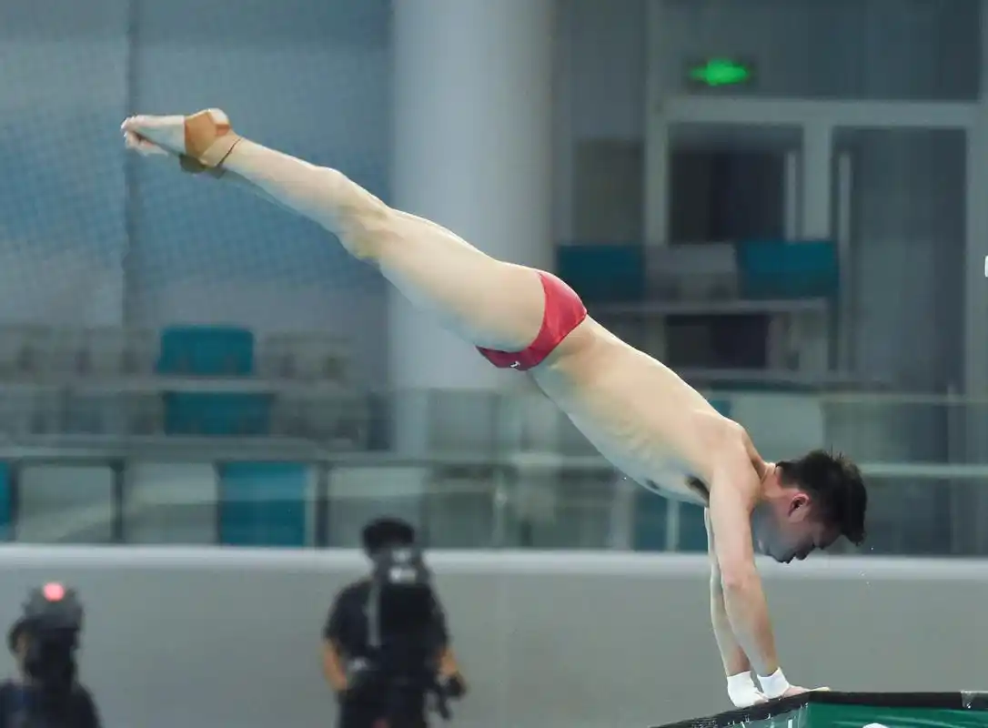 跳水——国际泳联系列赛:陈艾森获男子10米跳台亚军
