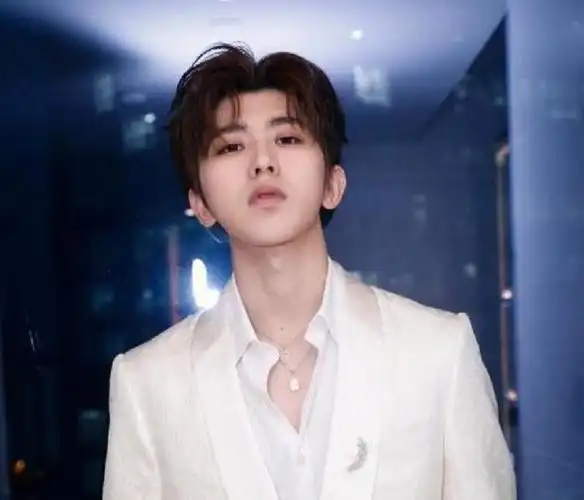 蔡徐坤kun1998年8月2日出生