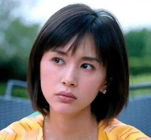 有种"意外"叫王子文长发,本以为会显矮,没想到气场"一米八"!