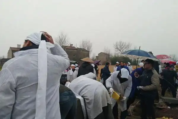 从送终到落葬,走完生命的最后一段历程