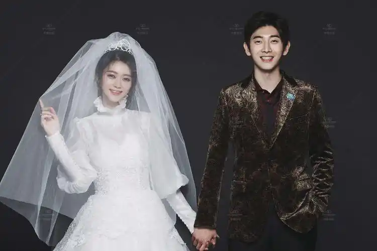 戴皇冠的少女-重庆婚纱摄影_重庆婚纱照_重庆婚纱影楼_重庆金夫人婚纱