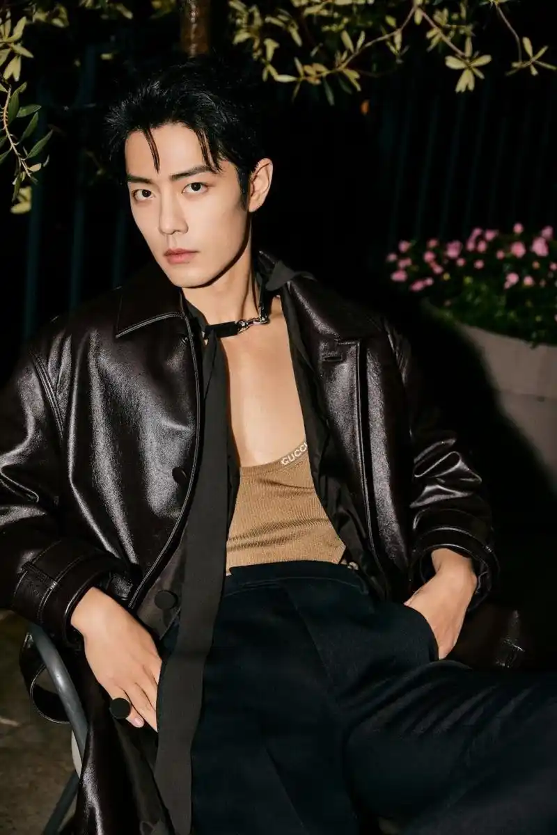 肖战胸肌见客# 港媒这标题也太疯狂了!战战记得衣服要盖严实了!