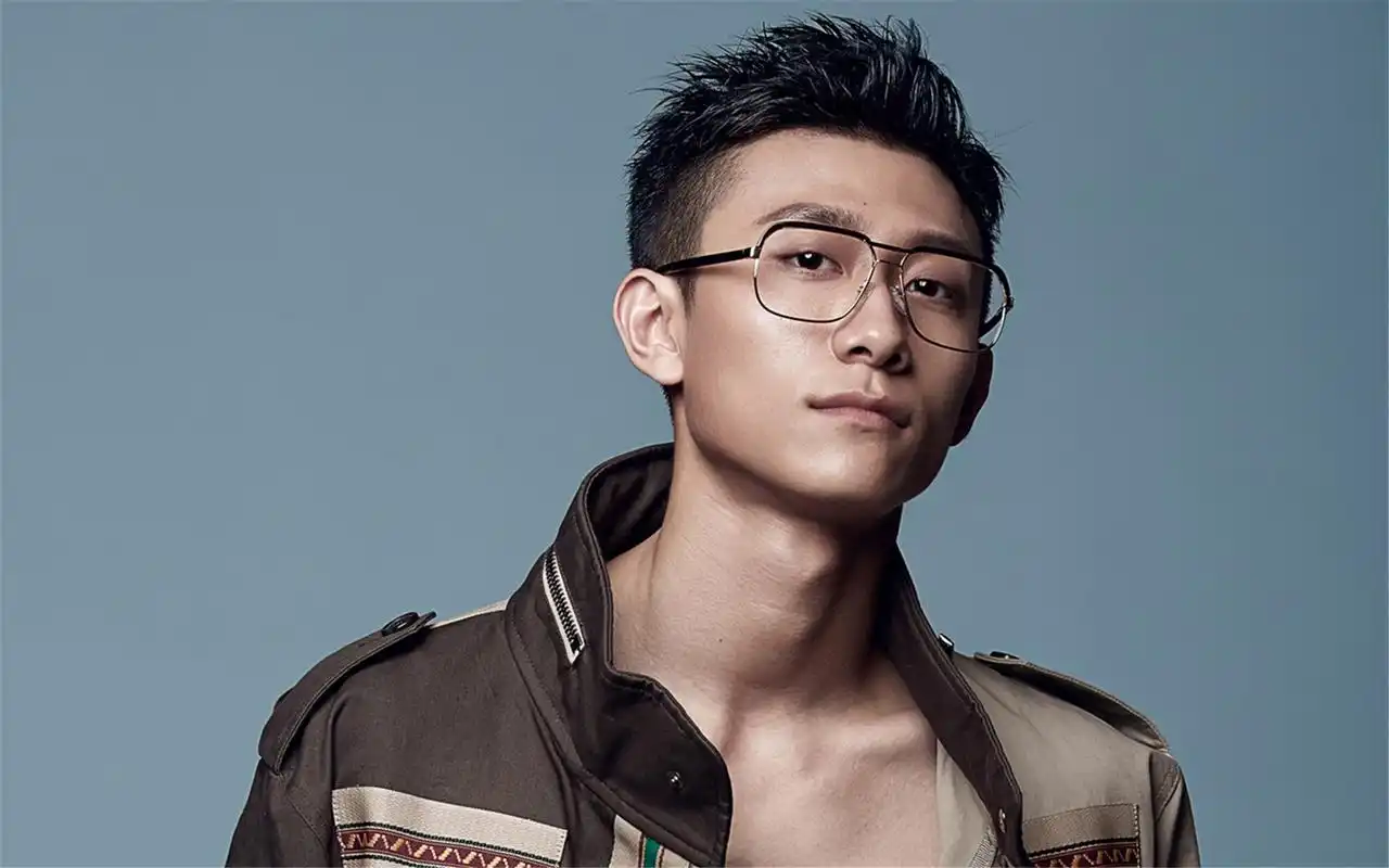 余罪张一山帅气时尚写真电脑壁纸