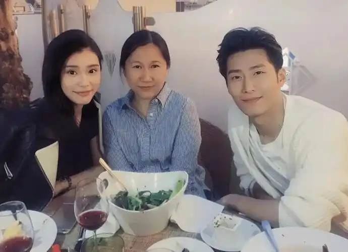 三任前女友非富即贵,一任比一任有钱,窦骁嫁入豪门,绝非偶然!