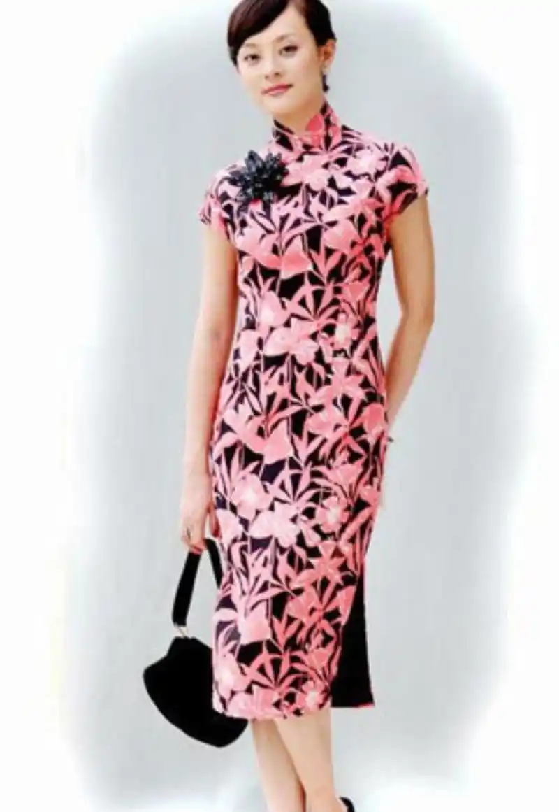 孙俪越来越美,旗袍显优雅,日常穿搭也是非常的美丽