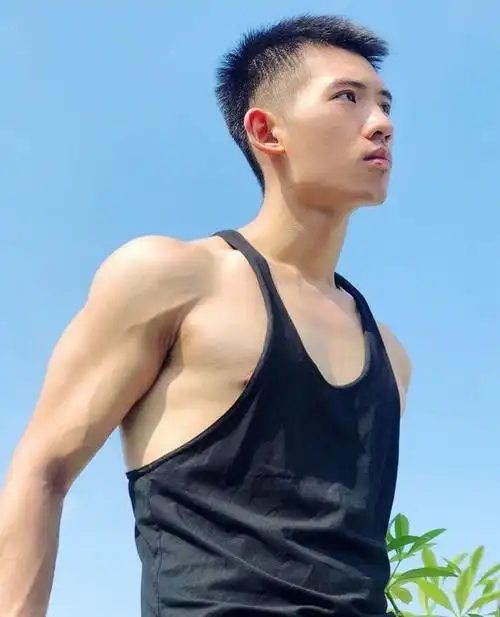 型男大赏ii25岁便拥有傲人的颜值和身材不知道有戳中你吗