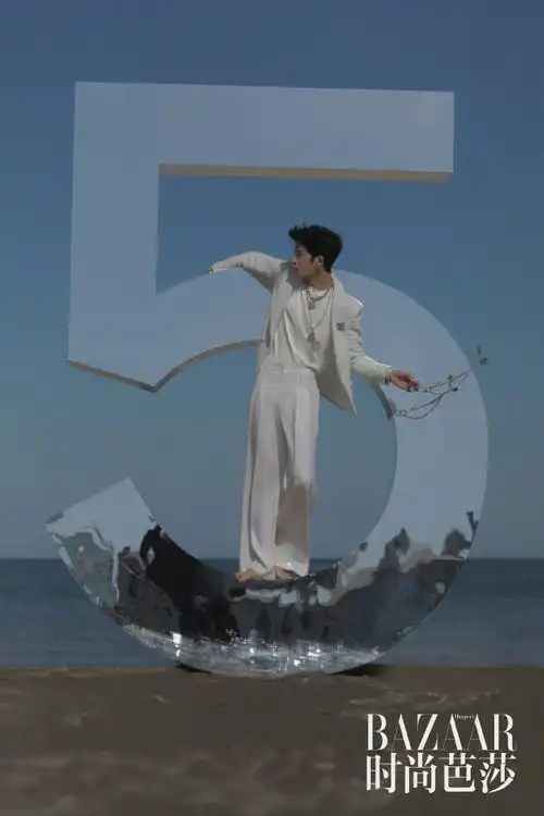 fashiontube时尚社##井柏然沙滩露背芭莎大片