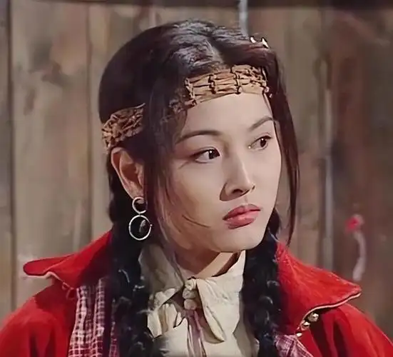 演员张延嫁大5岁丈夫结婚19年生一女女儿比她还漂亮