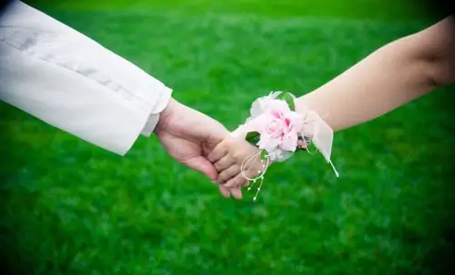 首页 图片大全 婚纱手牵手图片 > || 更新时间:2015-03-25 颜色分