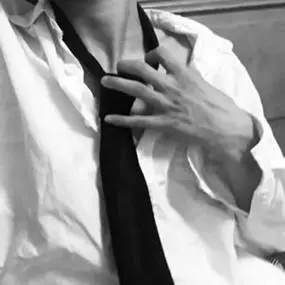 qq头像衬衫领带男生高清撩人的衬衫控系领带男生头像图片