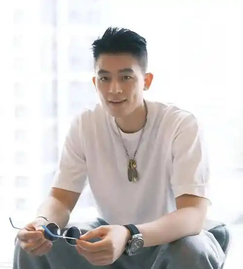 娱乐圈里这些男神,不用整容滤镜也帅得让人挪不开眼